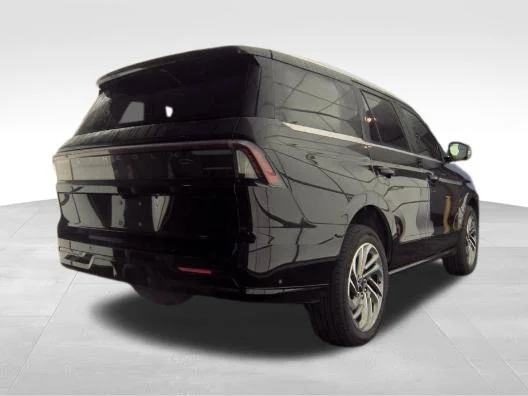 Used 2025 Black Lincoln Reserve image 3