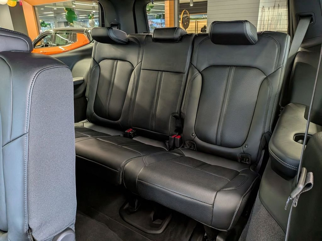 New 2026 High Gloss Black Exterior Paint Jeep Summit Obsidian image 29