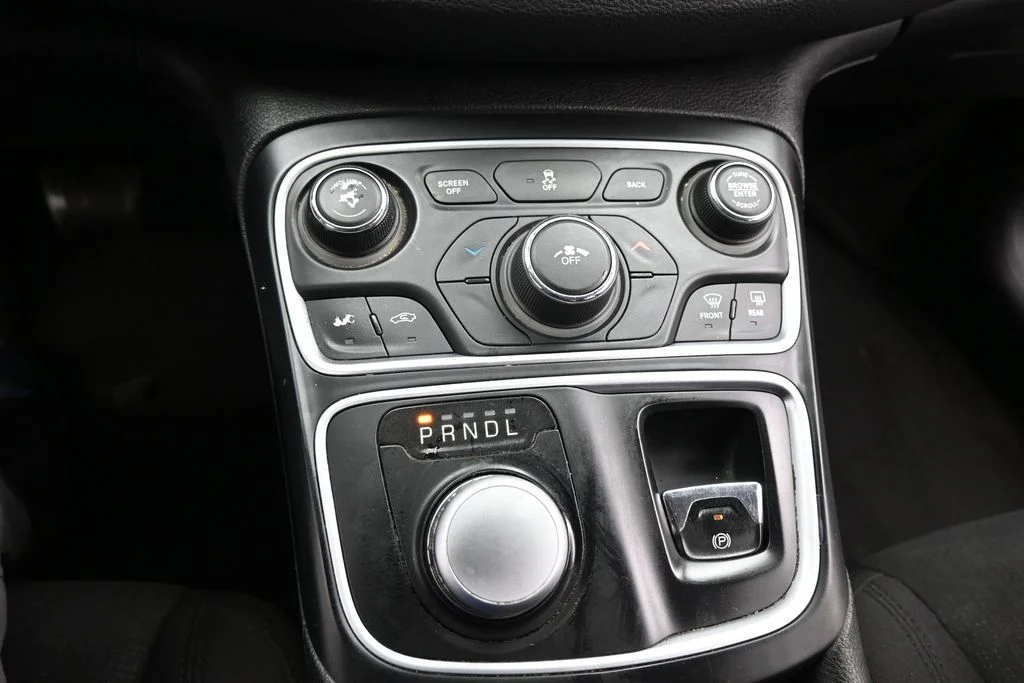 Used 2015 White Chrysler Limited image 14