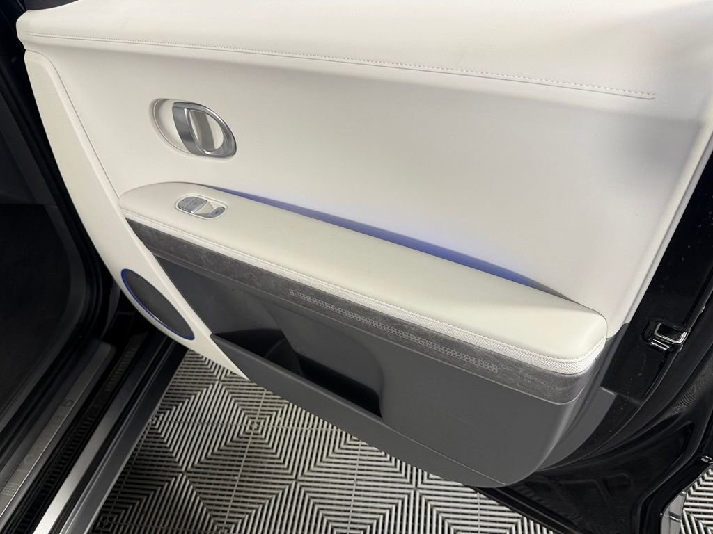 Used 2024 Abyss Black Hyundai Limited image 34