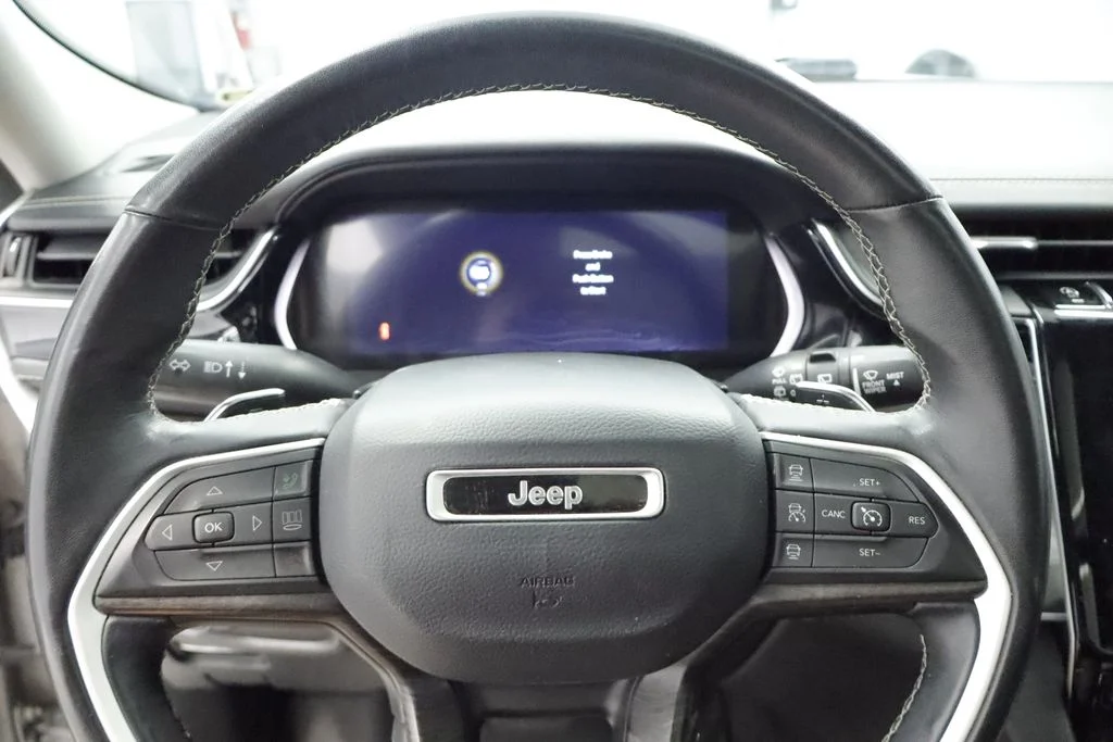 Used 2022 Silver Jeep Limited image 16