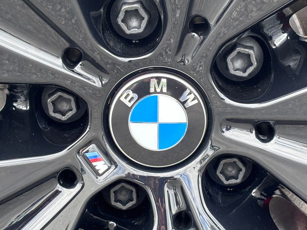 New 2026 Manhattan Green Metallic BMW sDrive40i image 11