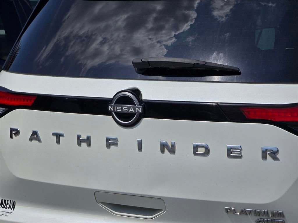 Used 2022 White Nissan Platinum image 14