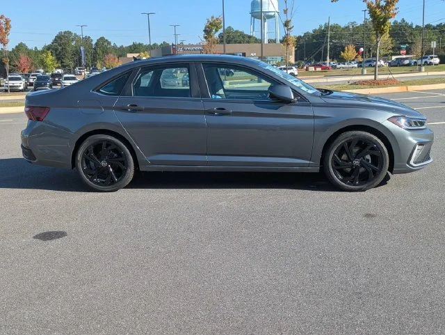 New 2027 Platinum Gray Metallic Volkswagen 1.5T SE image 3