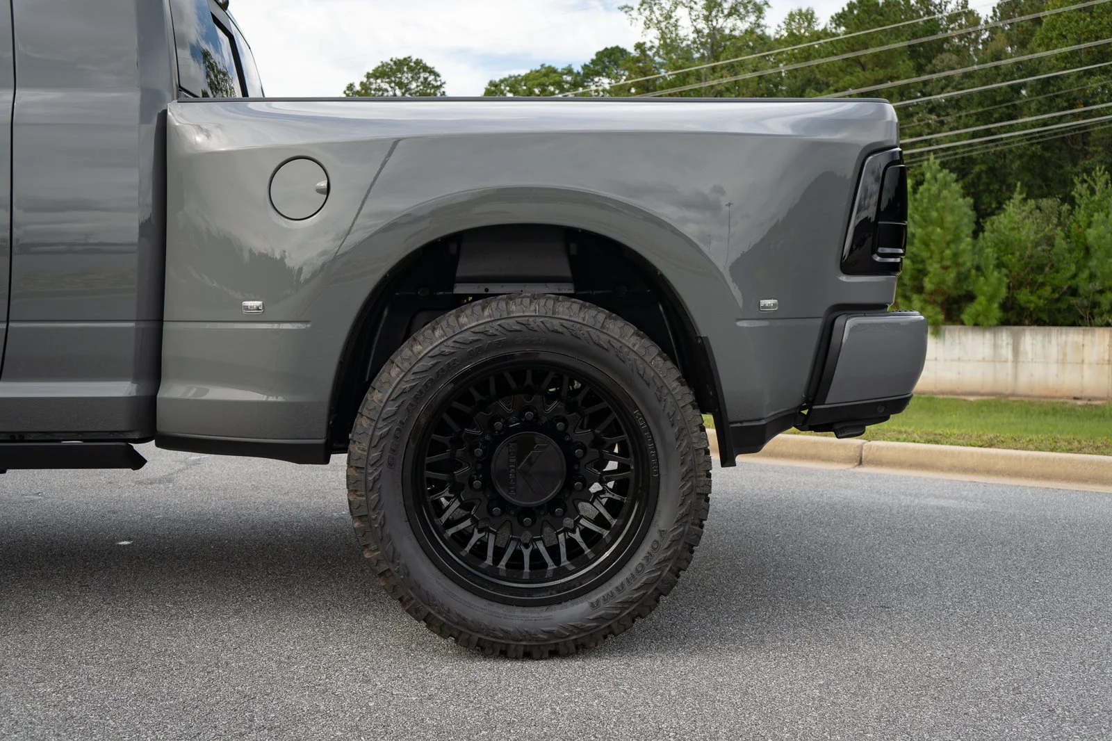 New 2026 Ceramic Gray Clear-Coat Exterior Paint RAM Laramie image 14