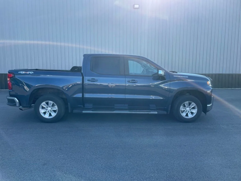 Used 2022 Blue Chevrolet LT image 18