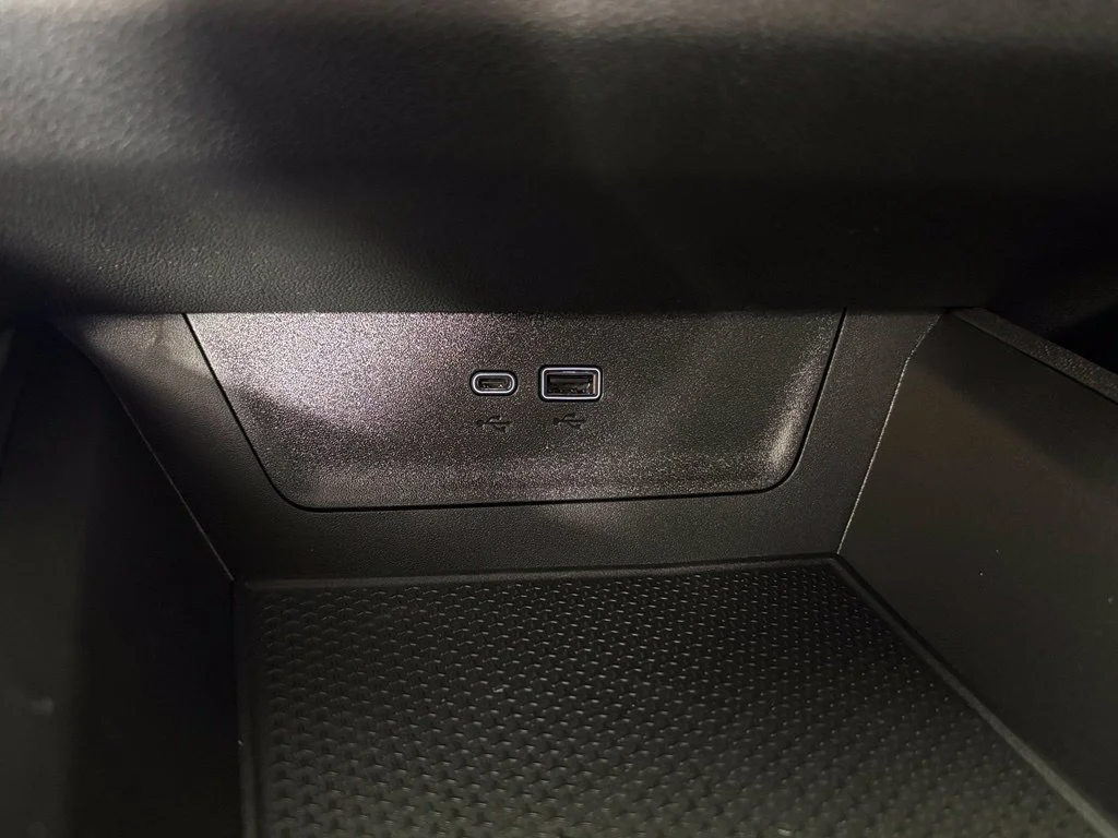 New 2027 Summit White Chevrolet LT image 33