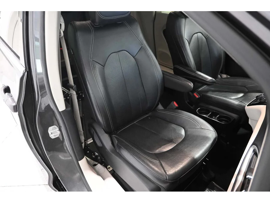 Used 2022 GRAY Chrysler Touring L Mobility Handicap Van image 16