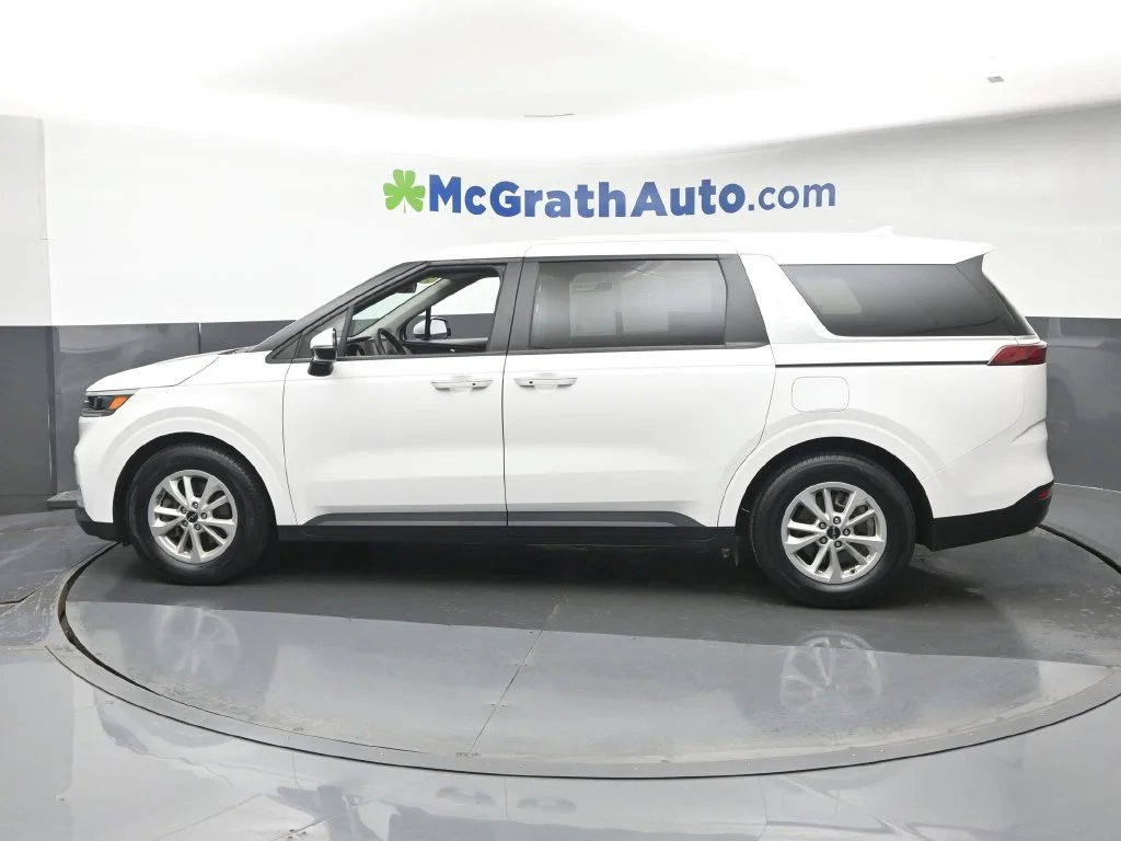 Used 2024 White Kia LX image 27