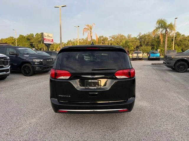 Used 2018 Black Chrysler Touring Plus image 8