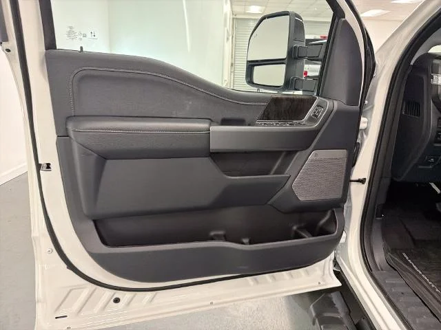 New 2026 Star White Metallic Tri-Coat Ford F-250® Lariat® image 32