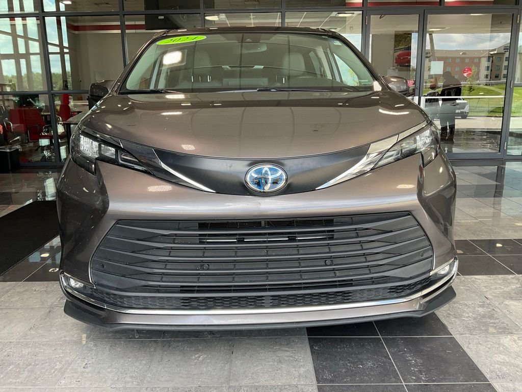 Certified 2024 Toyota Sienna XLE with VIN 5TDYRKEC8RS193015 for sale in Kansas City