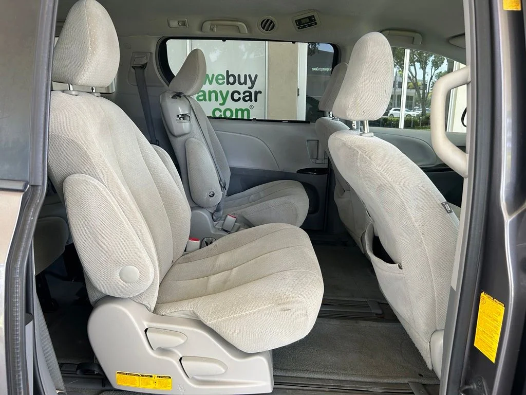 Used 2014 Gray Toyota LE image 24