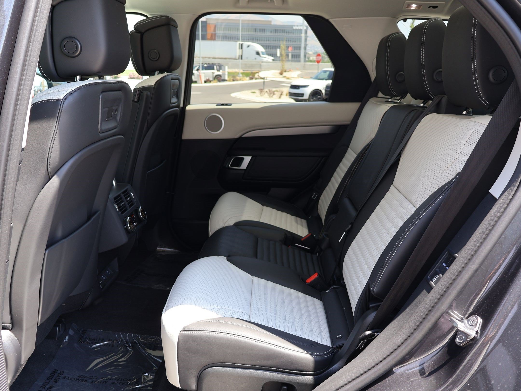 New 2026 Carpathian Grey LAND ROVER Gemini Edition image 19