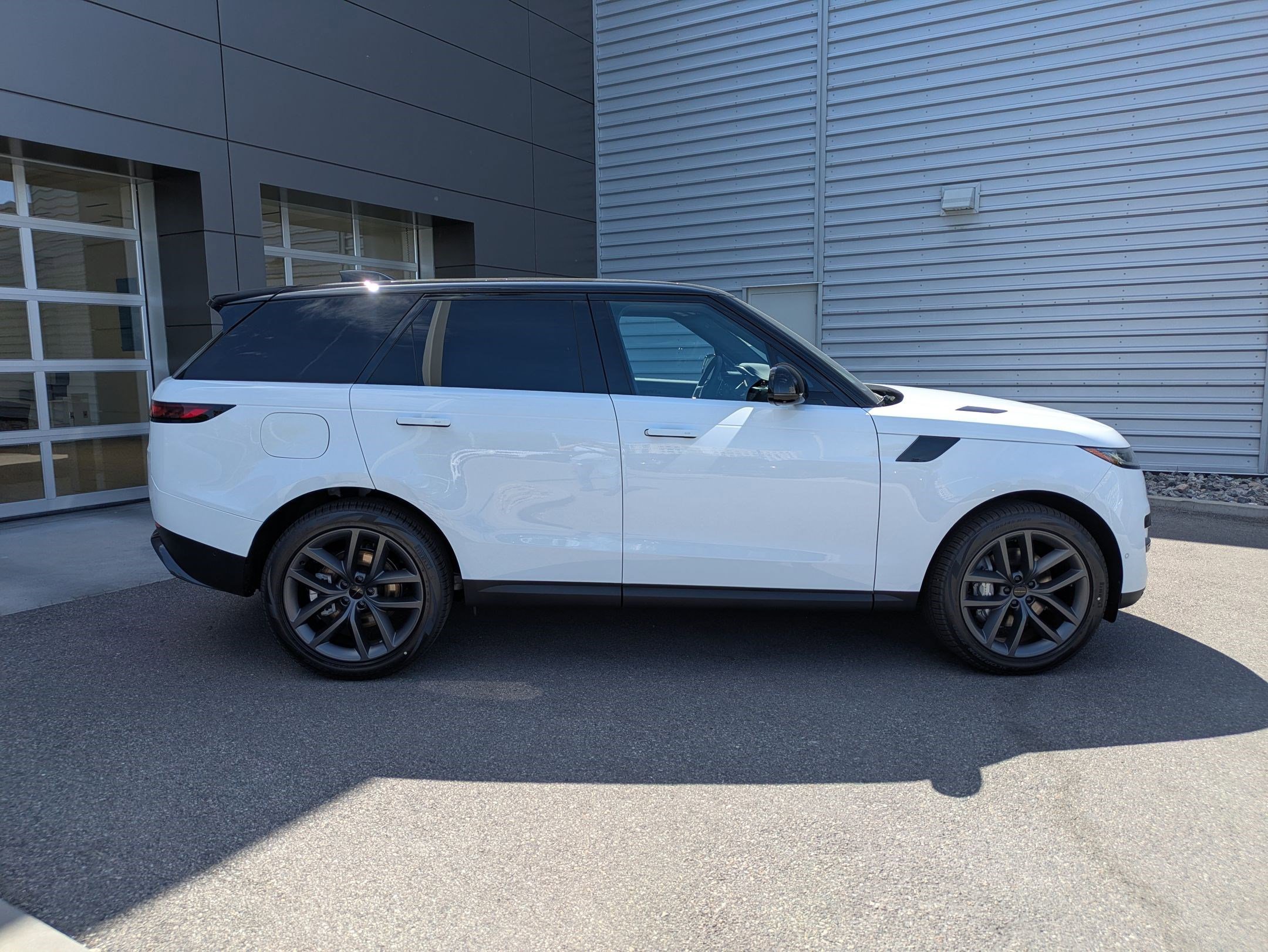 New 2026 Fuji White Land Rover P360 SE image 4