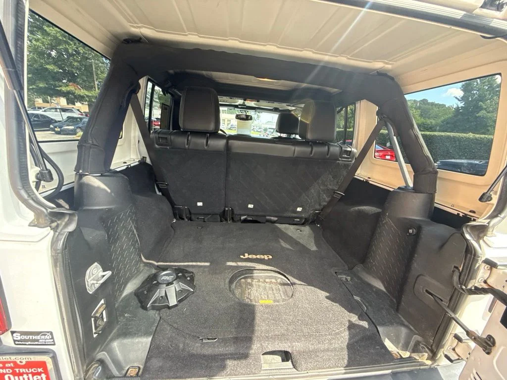 Used 2017 White Jeep Unlimited Rubicon image 5