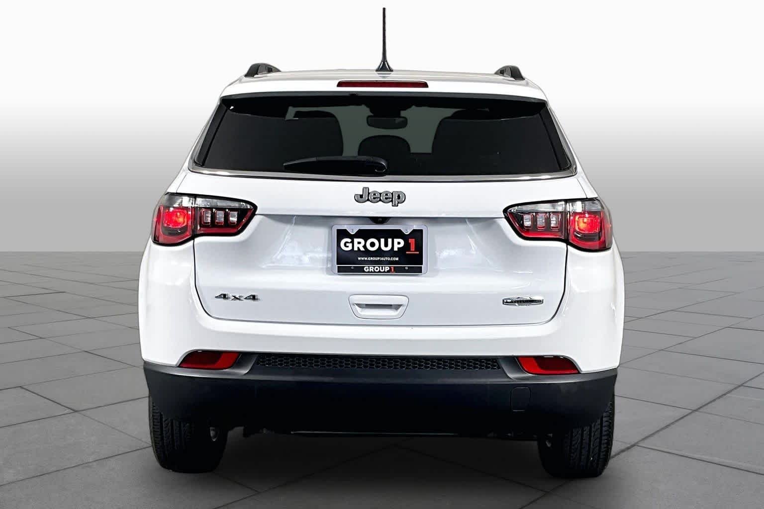 Used 2024 White Jeep Latitude Lux FWD image 5