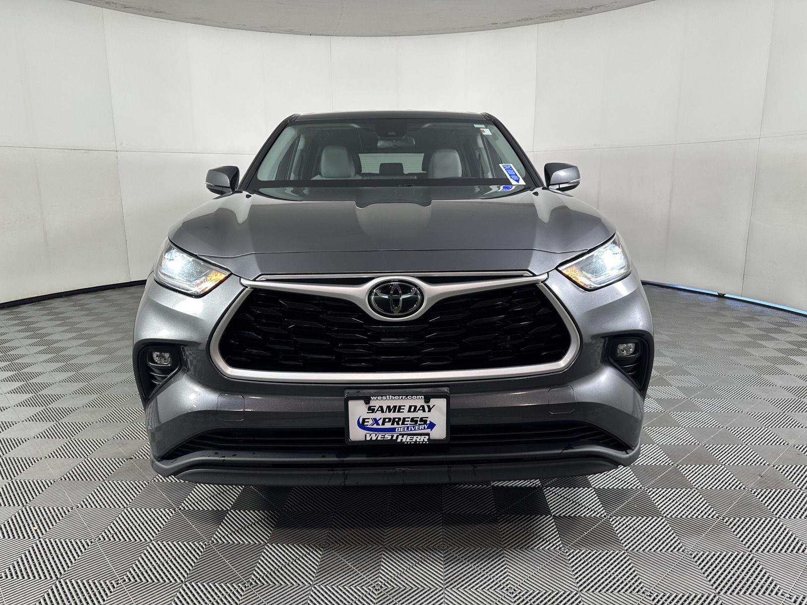 Used 2021 Magnetic Gray Metallic Toyota LE image 11