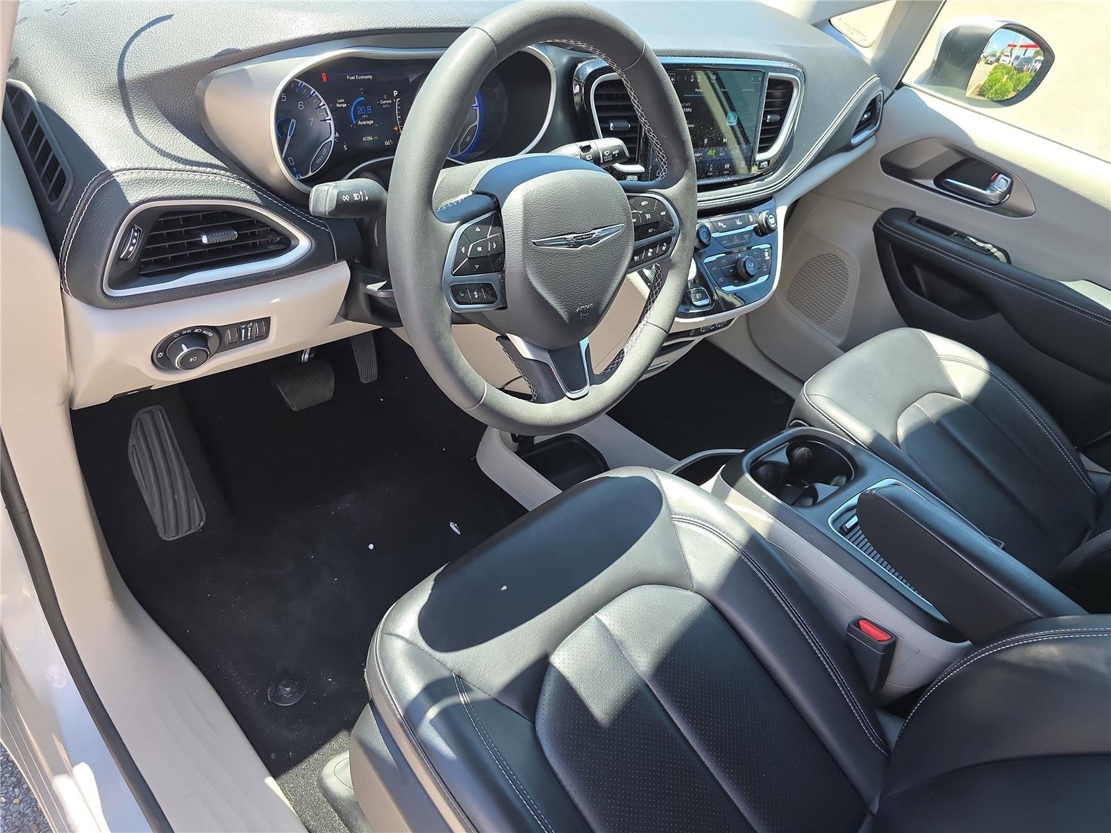 Used 2023 Silver Mist Clearcoat Chrysler Touring L image 14