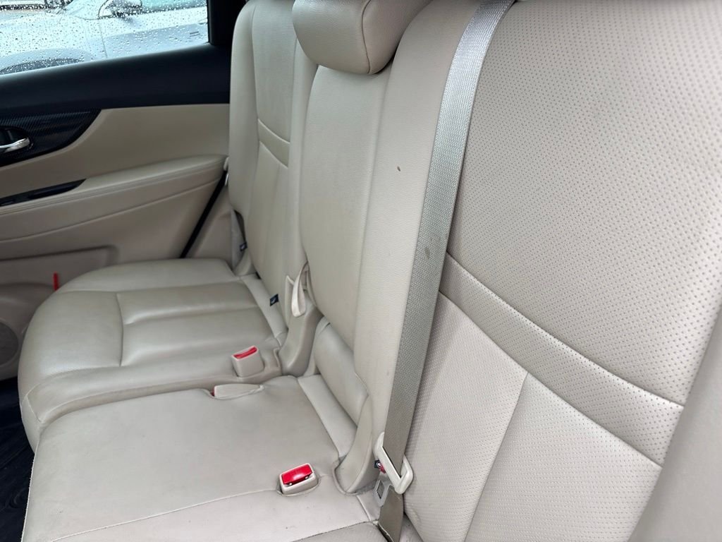 Used 2019 Green Nissan SL image 8
