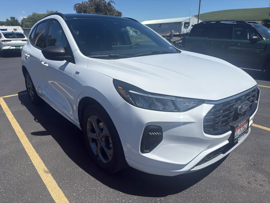 Used 2023 Oxford White Ford ST-Line image 1