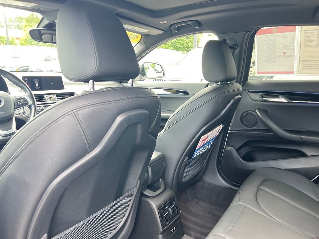 Used 2022 White BMW sDrive28i image 25