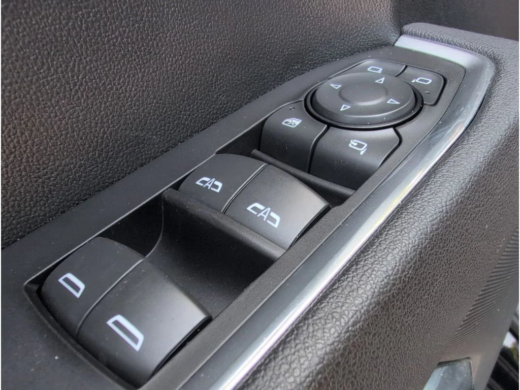 Used 2025 BLACK GMC Crew Cab 147" SLT image 13
