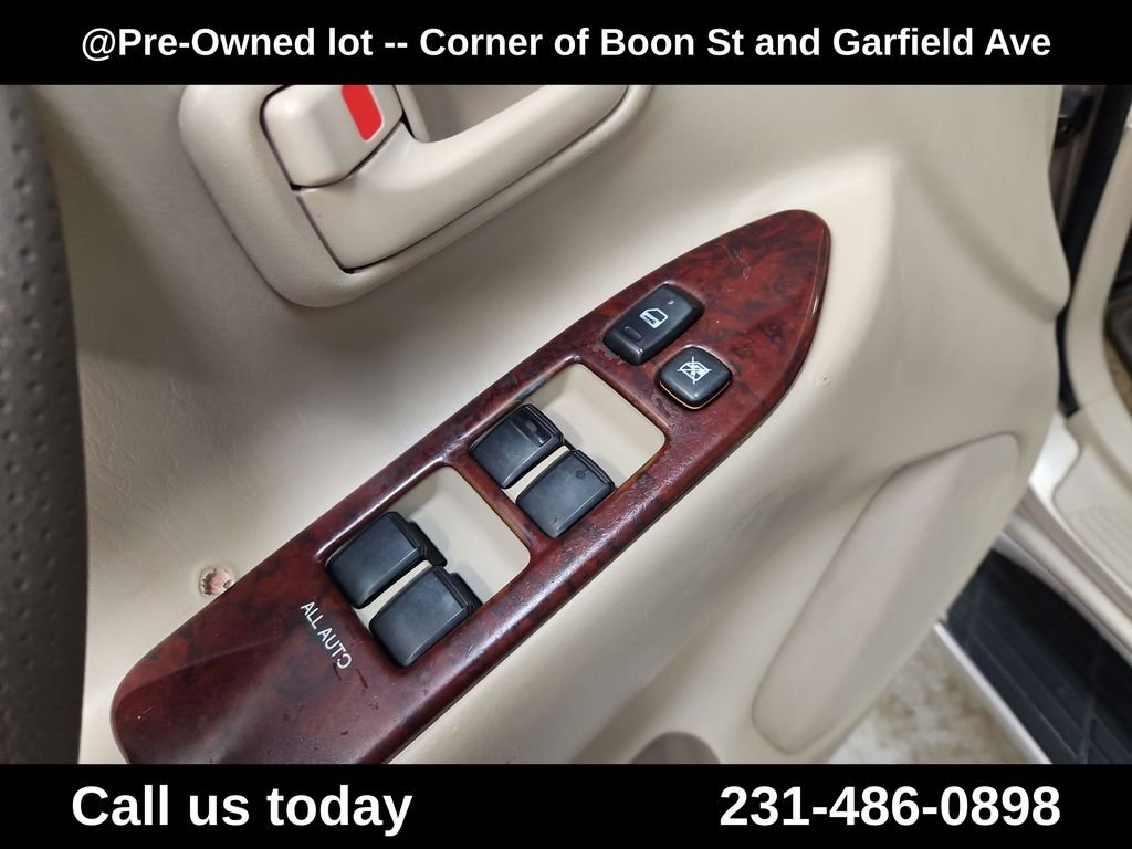 Used 2004  Toyota Base image 15