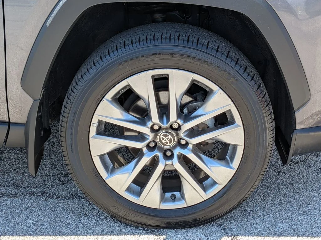 Used 2024 Gray Toyota XLE Premium image 9