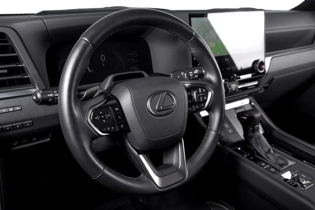 Used 2025 Incognito Lexus 550 Premium+ image 31