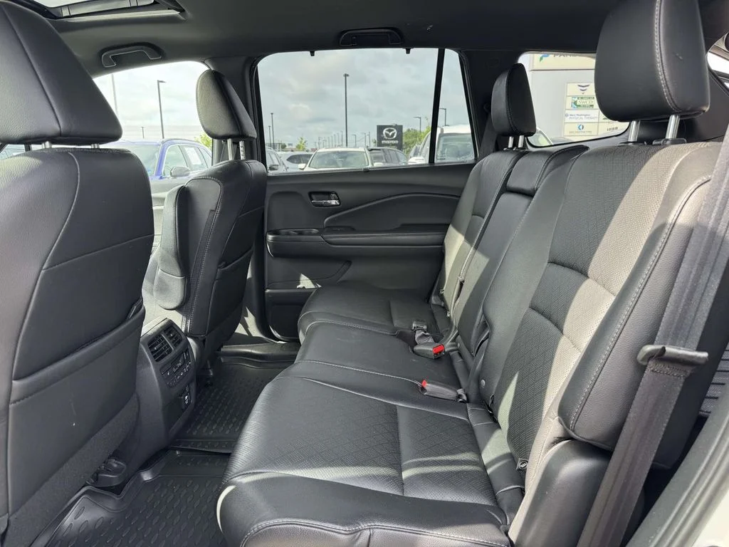 Used 2019 White Honda Touring image 16