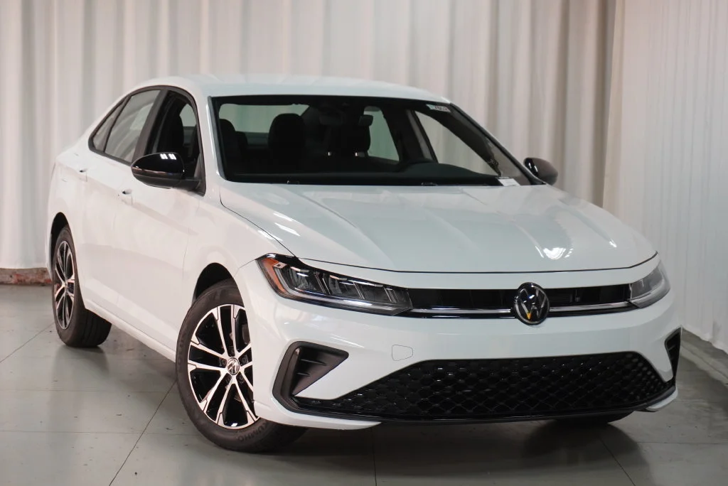 New 2027 Pure White Volkswagen 1.5T Sport image 4