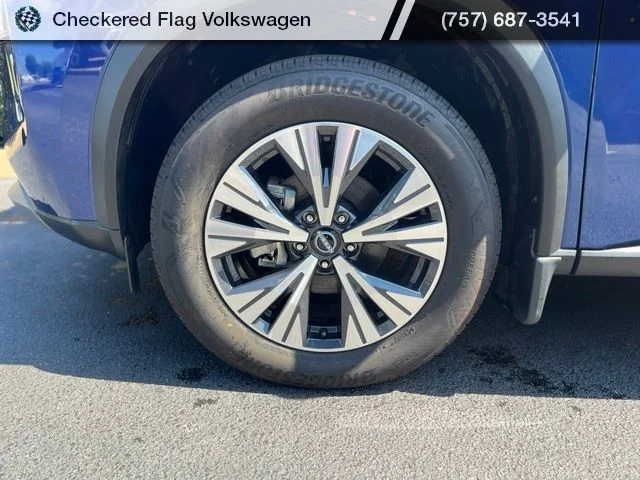 Used 2023 Caspian Blue Metallic Nissan SV image 5
