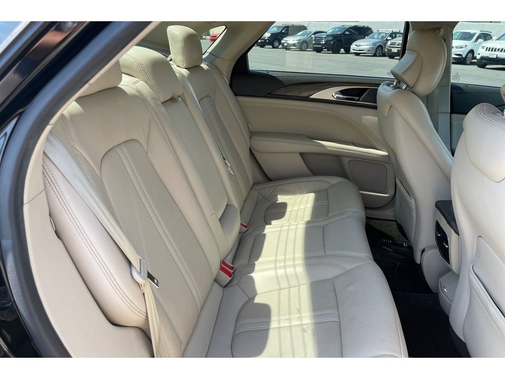 Used 2018 Black Velvet Lincoln Hybrid Reserve image 18