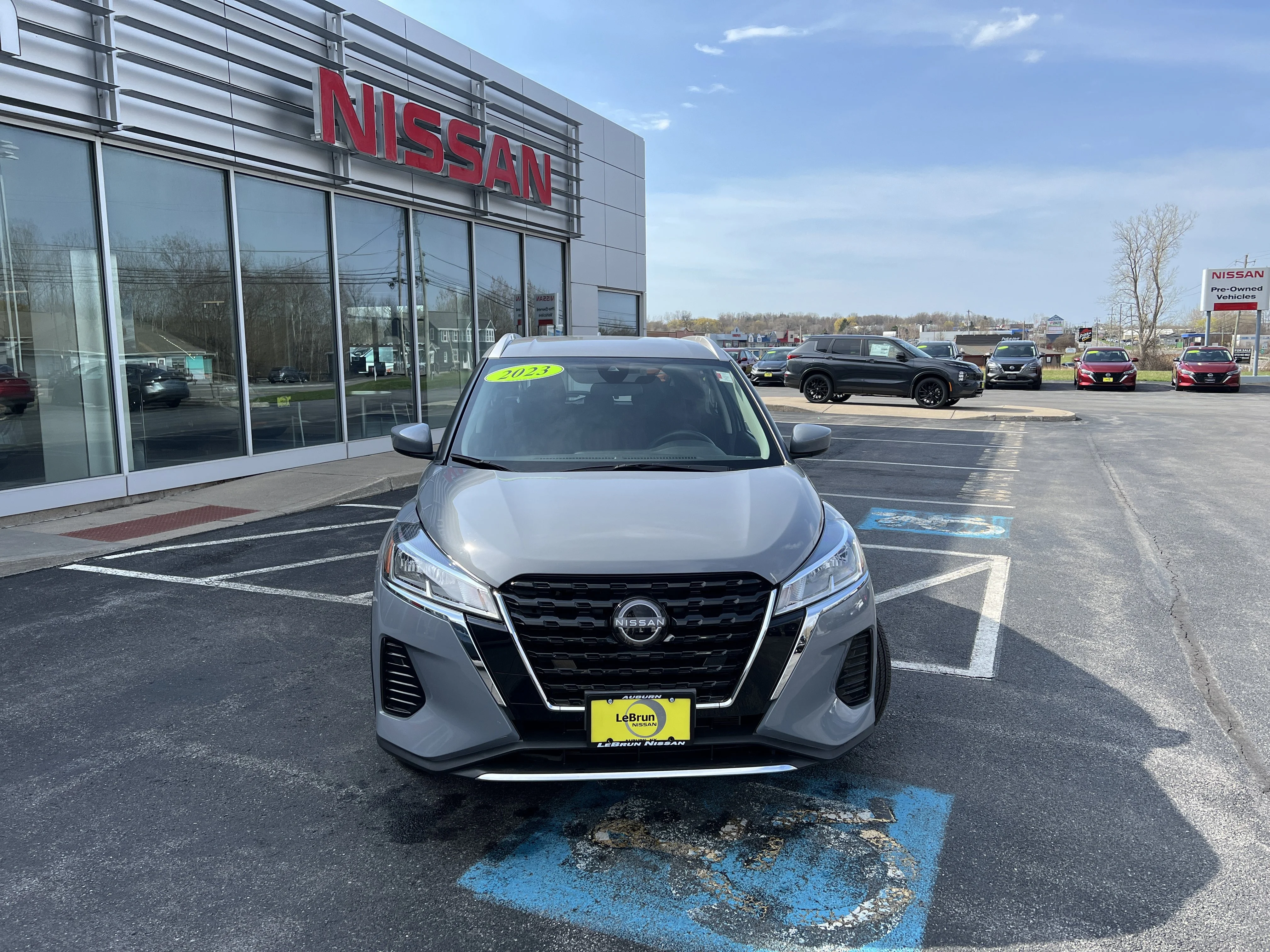 Used 2023 Boulder Gray Pearl Nissan SV image 12