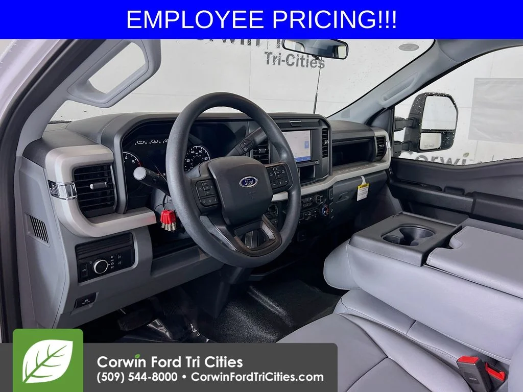 New 2026 Oxford White Ford XL image 3
