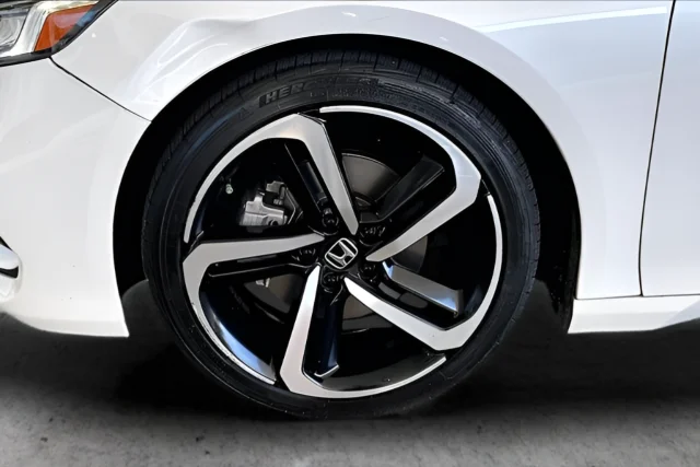 Used 2018  Honda Sport 2.0T image 29