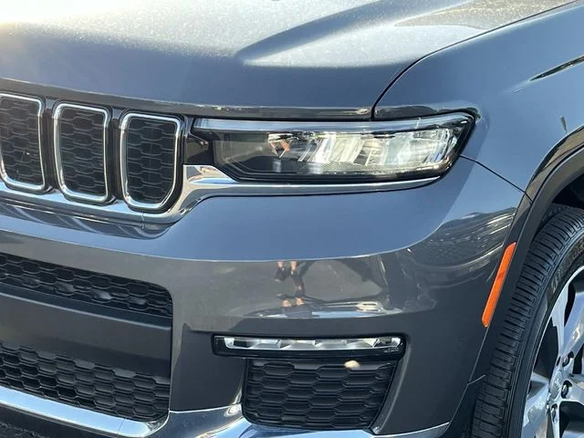 New 2025 Baltic Gray Metallic Clear-Coat Exterior Paint Jeep Limited image 10