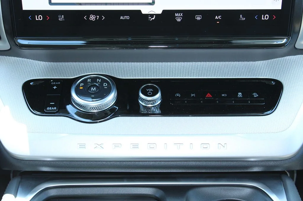 New 2027 Star White Metallic Tri-Coat Ford MAX Active image 34