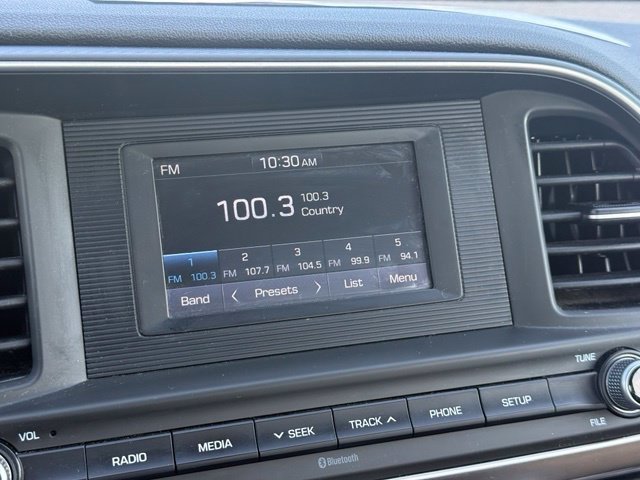 Used 2019 Black Hyundai SE image 3
