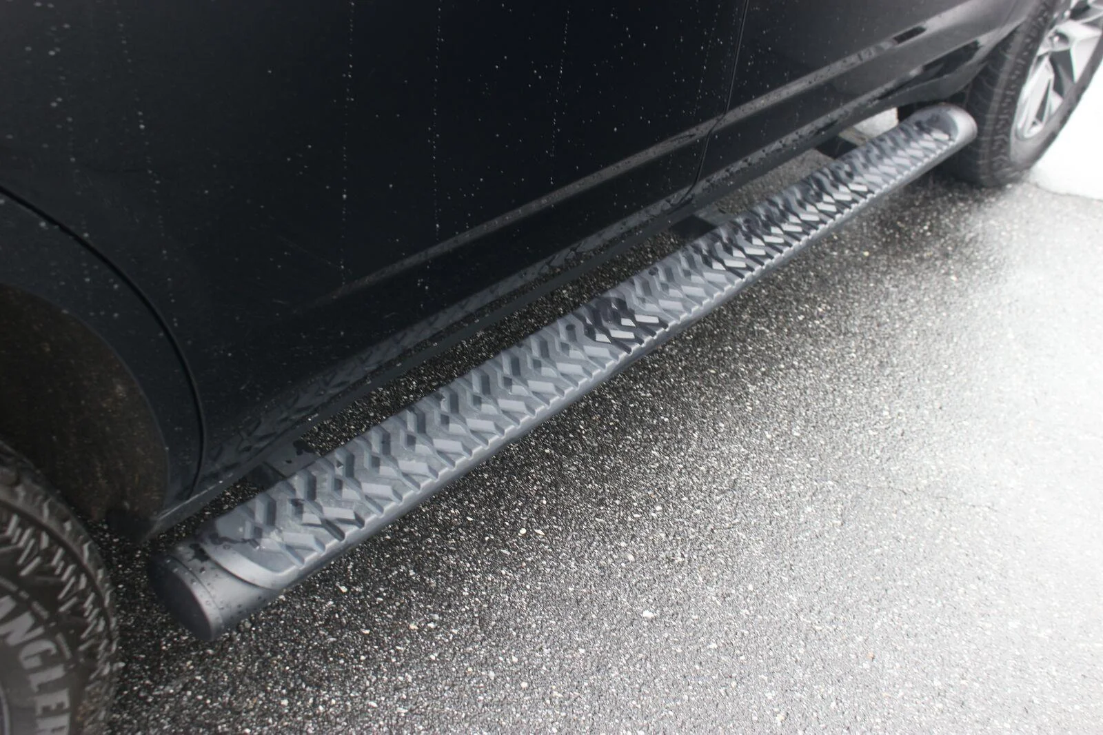 Used 2024 Black Chevrolet Z71 image 11