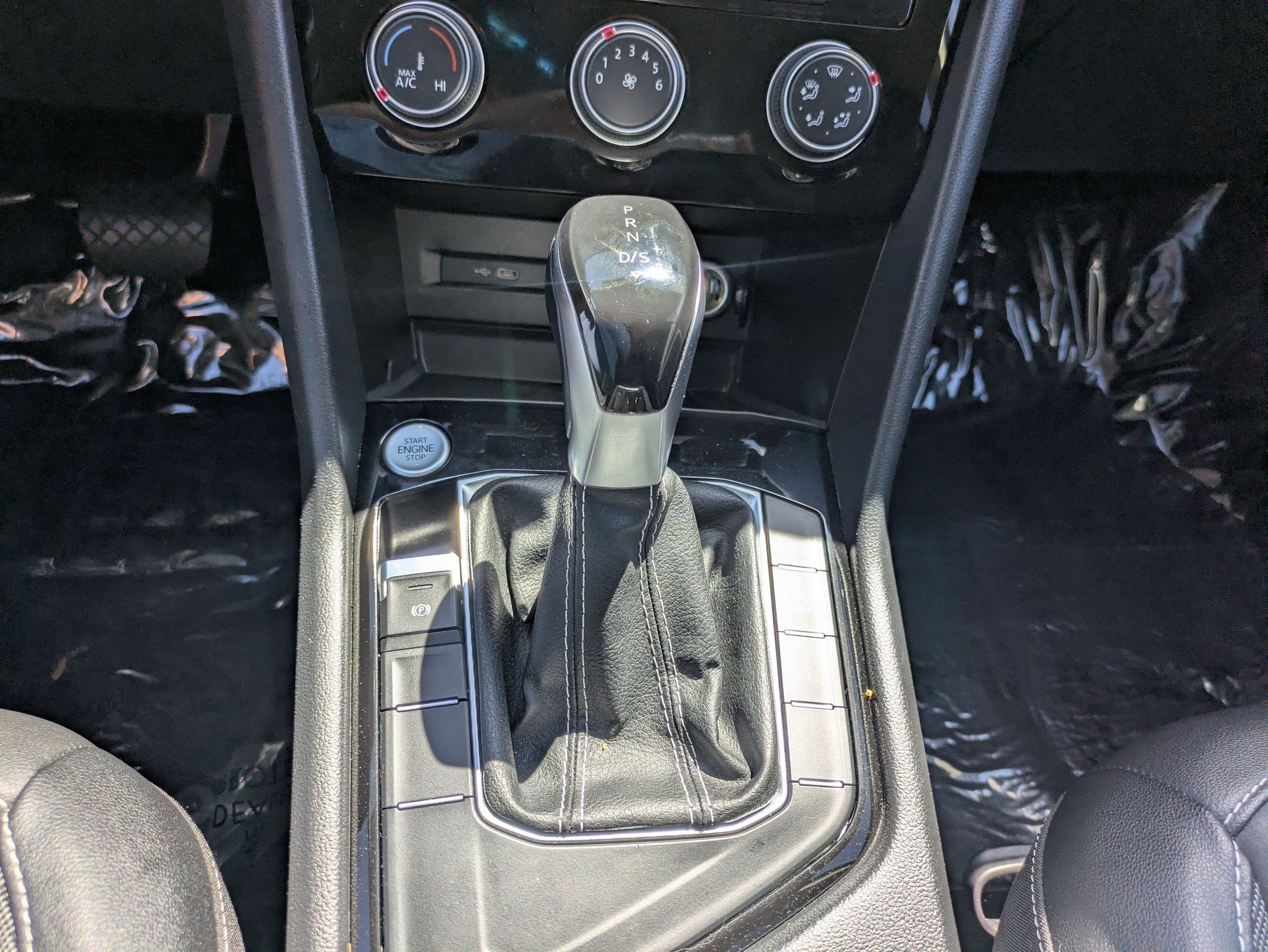 Certified Used 2023 Blue Volkswagen SE image 26