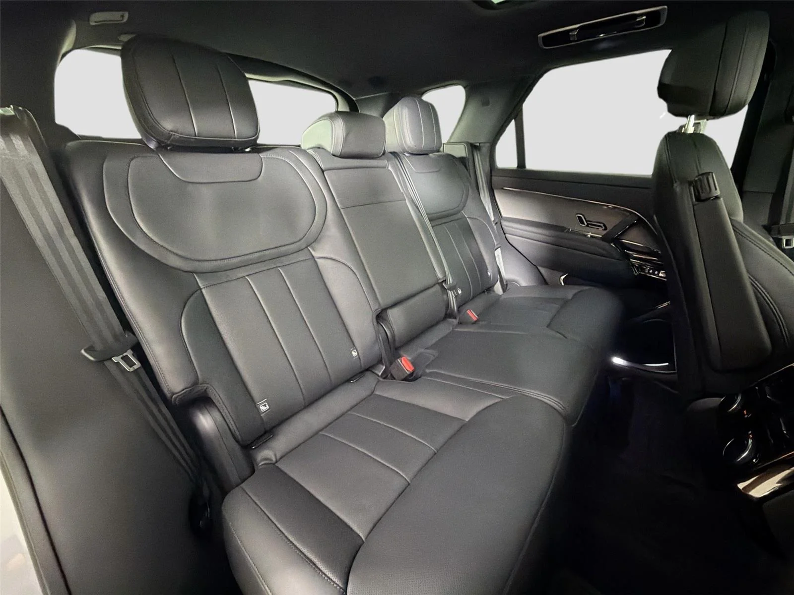 New 2026 Borasco Grey LAND ROVER SE image 25