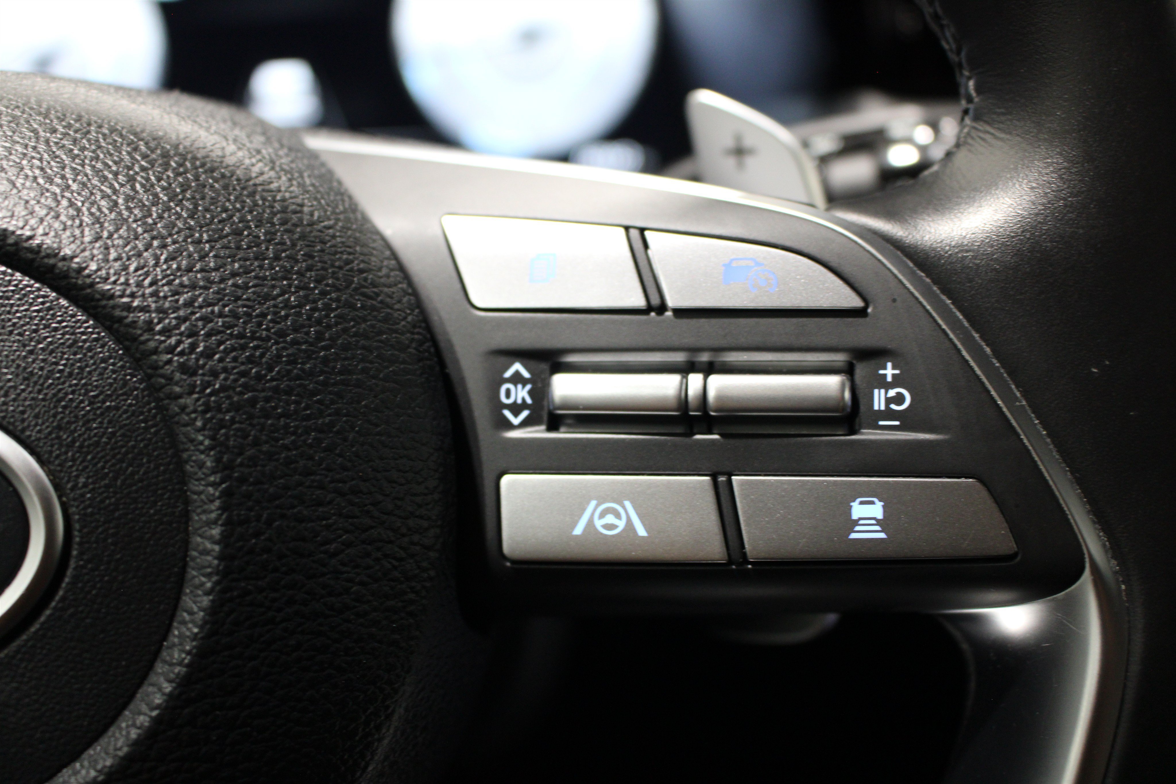 Used 2023 Abyss Black Pearl Hyundai Limited image 13