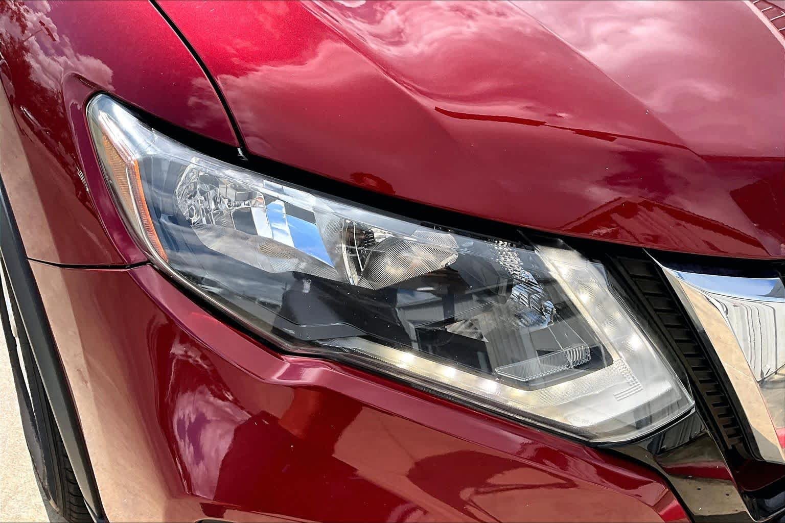 Used 2019 Scarlet Ember Tintcoat Nissan SV image 26