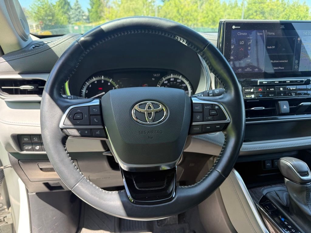 Used 2021 Blizzard Pearl Toyota Platinum image 9