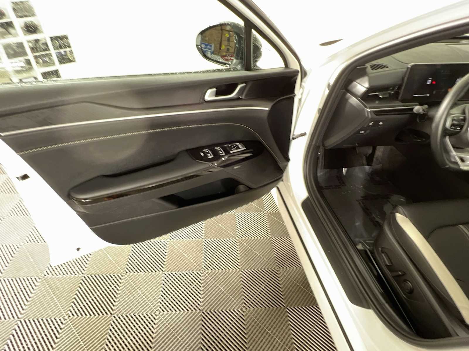 Used 2026 Snow White Pearl Kia GT-Line image 19