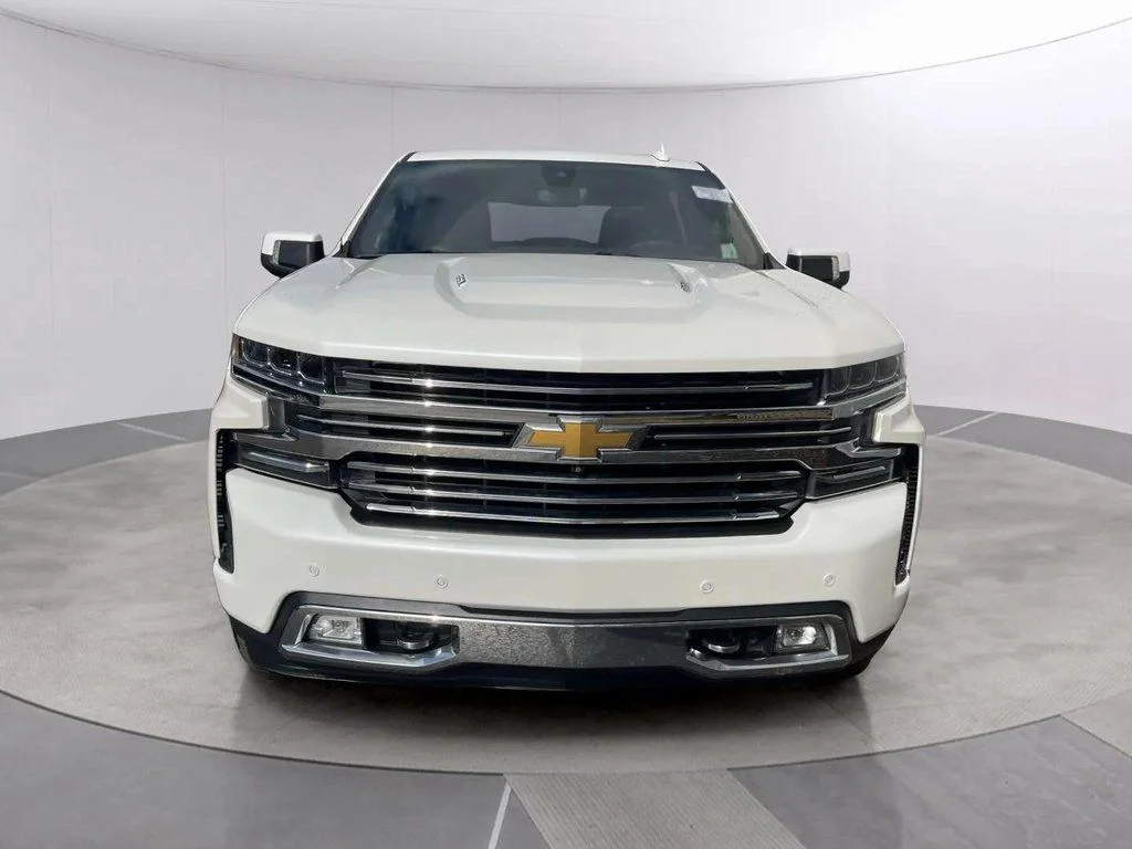 Used 2019 Iridescent Pearl Tricoat Chevrolet High Country image 8