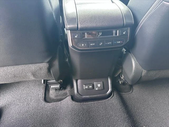 2024 Toyota Highlander Platinum - Photo 31