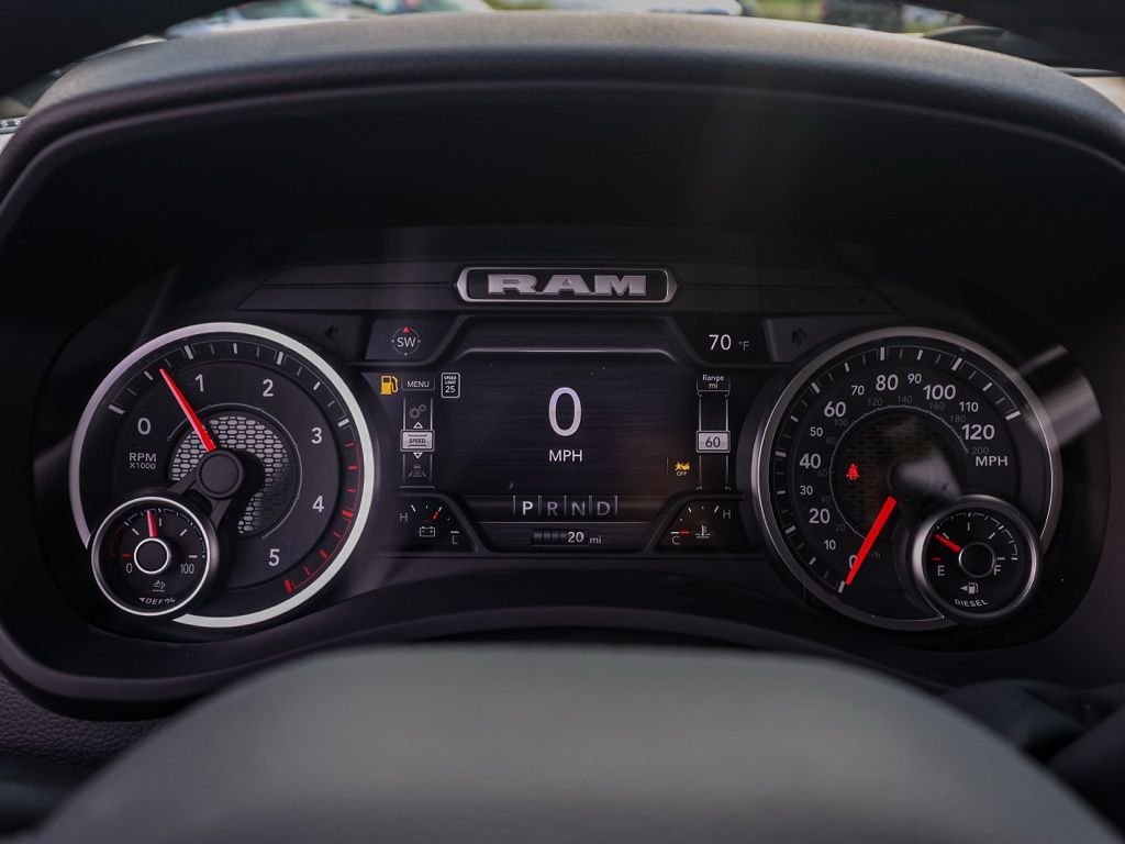 New 2026 Diamond Black Crystal Pearl-Coat Exterior Paint RAM Big Horn Night Edition image 27